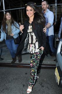 Selena Gomez feet photo thumbnail