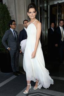 Katie Holmes feet photo thumbnail