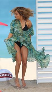 Jennifer Lopez feet photo thumbnail