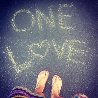 Kacey Musgraves feet photo 5