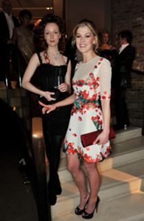 Rosamund Pike feet photo thumbnail