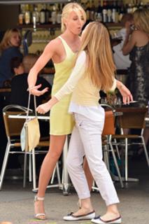 Cameron Diaz feet photo thumbnail