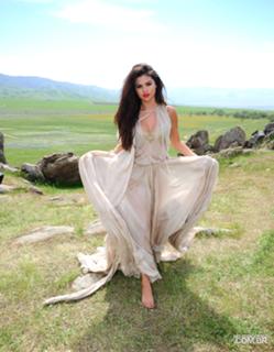 Selena Gomez feet photo thumbnail
