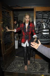 Rita Ora feet photo thumbnail