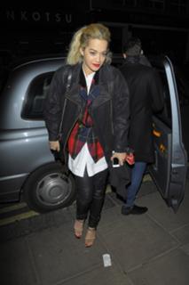 Rita Ora feet photo thumbnail