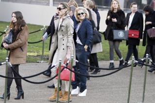 Rita Ora feet photo thumbnail