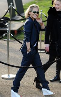 Rita Ora feet photo thumbnail