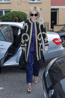 Rita Ora feet photo thumbnail