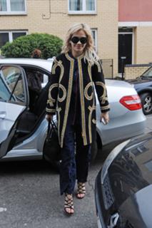 Rita Ora feet photo thumbnail