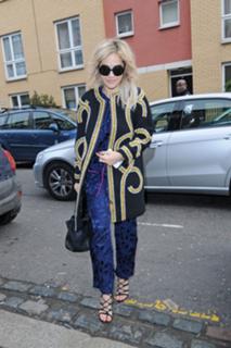 Rita Ora feet photo thumbnail