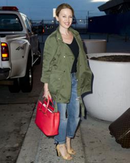 Kylie Minogue feet photo thumbnail