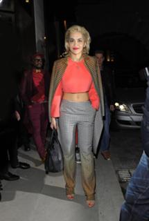 Rita Ora feet photo thumbnail