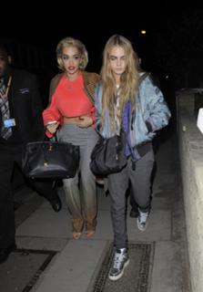 Rita Ora feet photo thumbnail