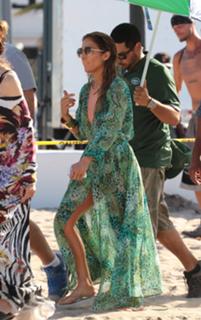 Jennifer Lopez feet photo thumbnail