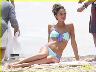 Lily Aldridge feet photo thumbnail