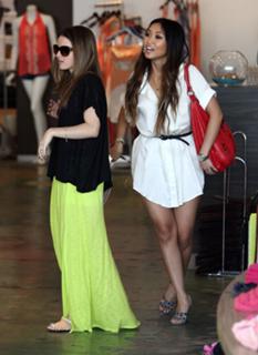 Brenda Song feet photo thumbnail