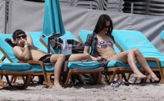 Keira Knightley feet photo thumbnail