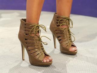 Rocsi Diaz feet photo thumbnail