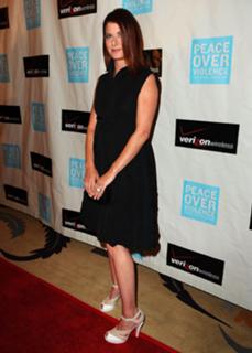Debra Messing feet photo thumbnail