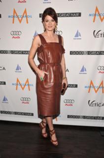 Debra Messing feet photo thumbnail