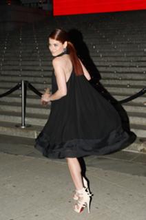 Debra Messing feet photo thumbnail
