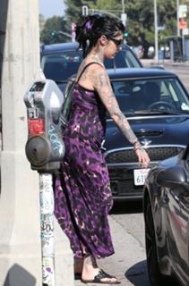 Katherine von Drachenberg feet photo thumbnail