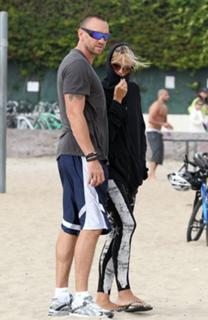 Heidi Klum feet photo thumbnail