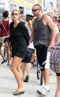 Heidi Klum feet photo thumbnail