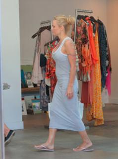 Pamela Anderson feet photo thumbnail