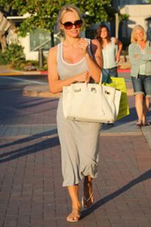 Pamela Anderson feet photo thumbnail