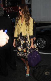 Jessica Alba feet photo thumbnail