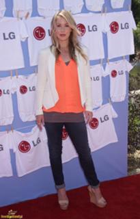 Christina Applegate feet photo thumbnail