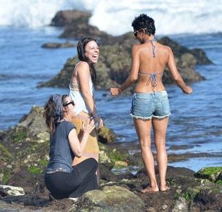Halle Berry feet photo thumbnail