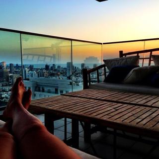 Bar Refaeli feet photo thumbnail