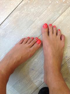 Caterina Balivo feet photo thumbnail