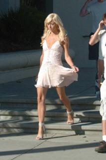 Paris Hilton feet photo thumbnail