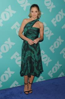 Minka Kelly feet photo thumbnail