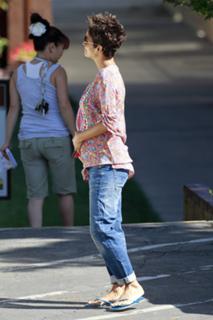 Halle Berry feet photo thumbnail