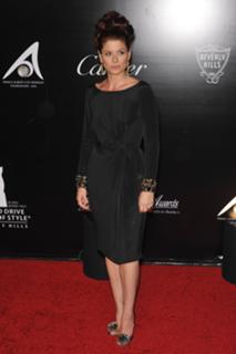 Debra Messing feet photo thumbnail
