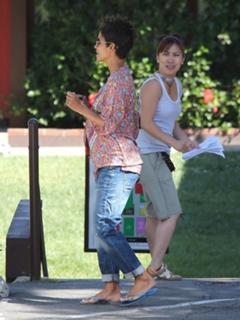 Halle Berry feet photo thumbnail