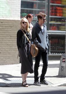 Emma Stone feet photo thumbnail
