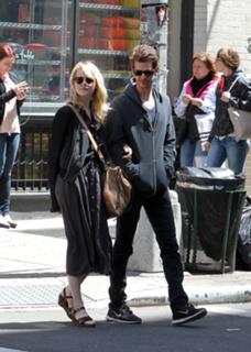 Emma Stone feet photo thumbnail