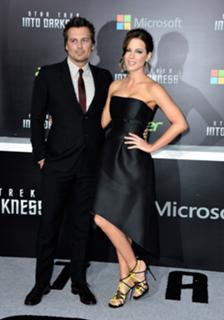 Kate Beckinsale feet photo thumbnail