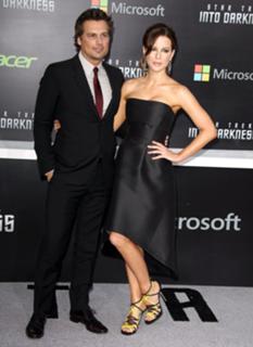 Kate Beckinsale feet photo thumbnail