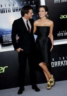 Kate Beckinsale feet photo thumbnail