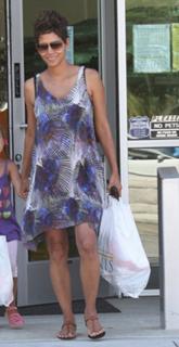 Halle Berry feet photo thumbnail
