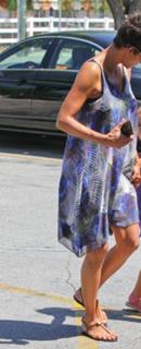 Halle Berry feet photo thumbnail