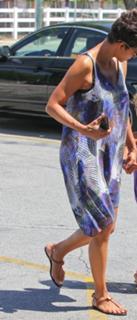 Halle Berry feet photo thumbnail