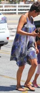 Halle Berry feet photo thumbnail