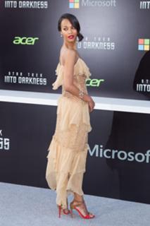 Zoe Saldana feet photo thumbnail